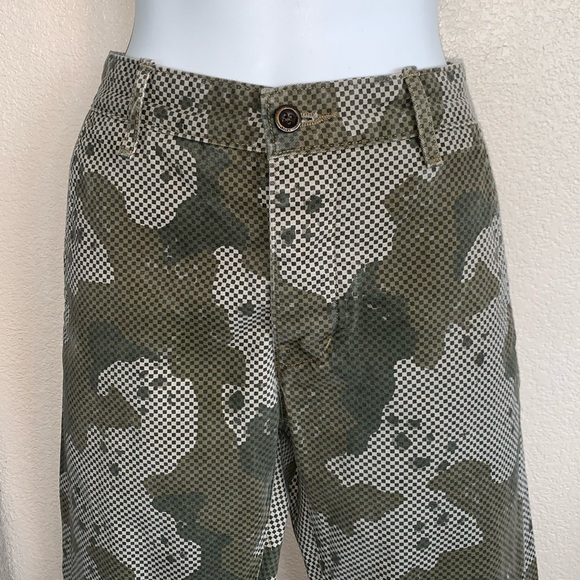 LEVI’s jeans, pixelated green camo, button front, hi rise. Medium. - Picture 8 of 17